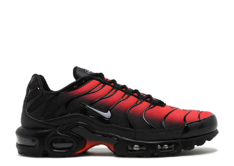Nike lança Air Max Plus inspirado em Deadpool Nike Air Max Plus Deadpool